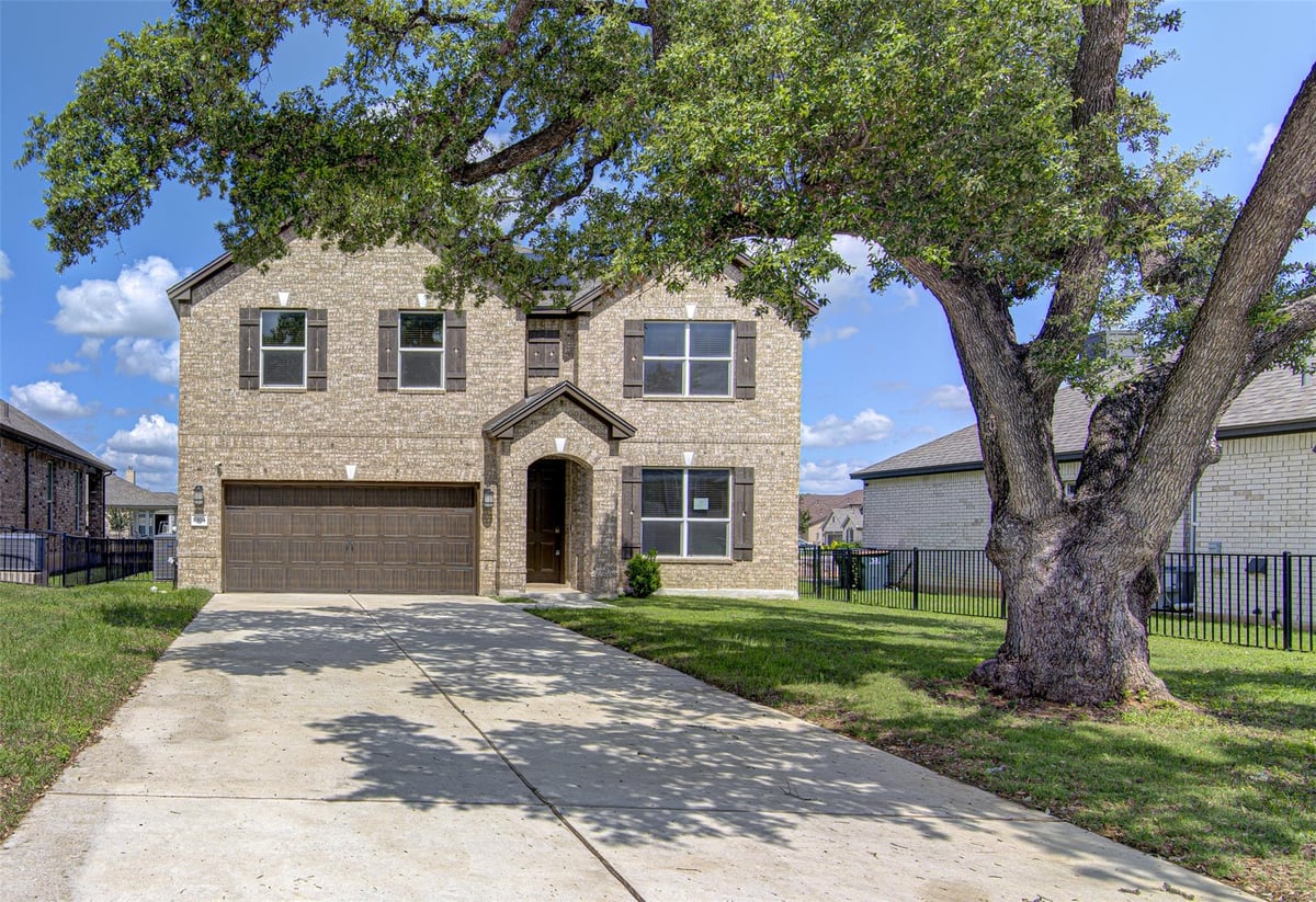1004 Desaix DR - front exterior - Luxury home in Oakmont, Georgetown, TX