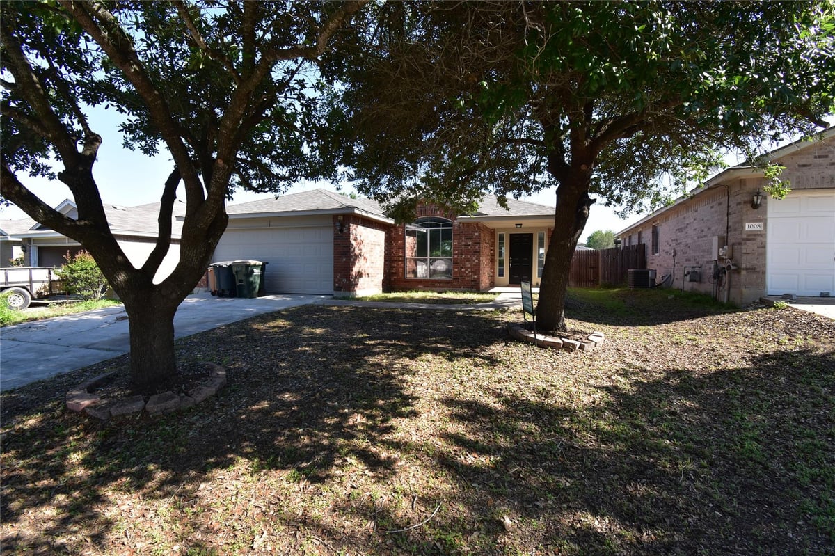 1004 Grey Castle Dr - front exterior - Luxury home in Gaston-Sheldon Sec 03, Pflugerville, TX