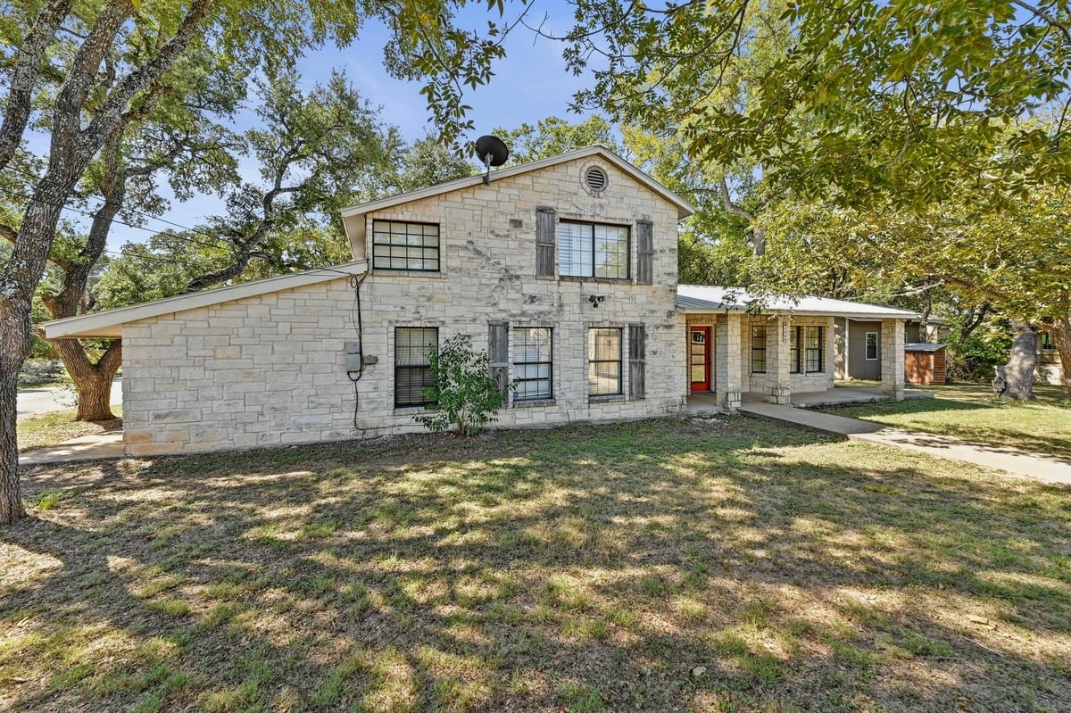 View 1005 4th St in Byler Add 1005 4th St - front exterior - Luxury home in Byler Add, Blanco, TX