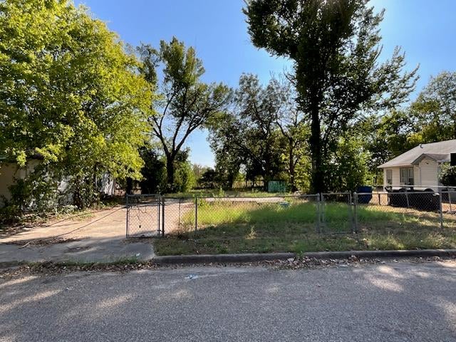 View 1005 W 8th St in W W Lewis Higbee 1005 W 8th St - front exterior - Luxury lot in W W Lewis Higbee, Cameron, TX