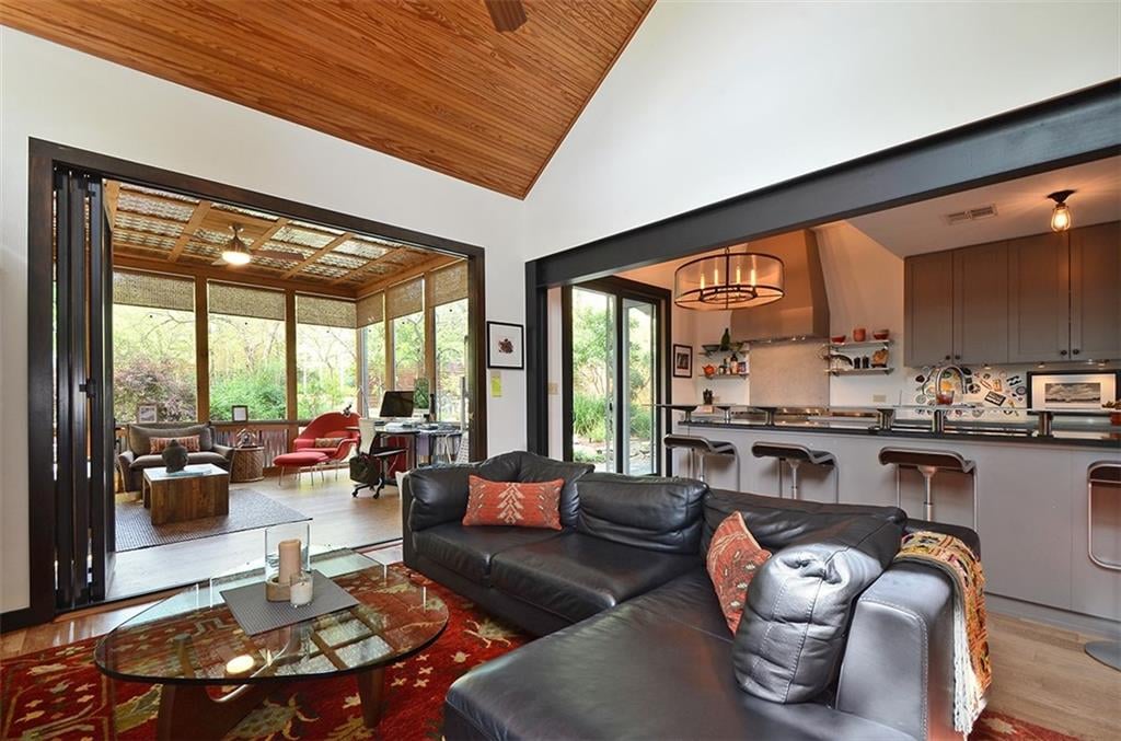 View 1006 Charlotte St in MLS Area 1B 1006 Charlotte St - property photo 1 - Luxury home in MLS Area 1B, Austin, TX