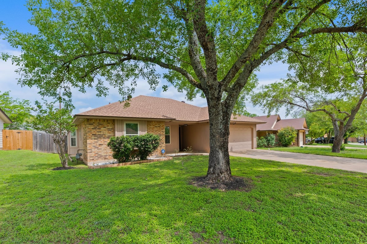 View 1006 Cresswell Dr in Windermere Ph D 1006 Cresswell Dr - front exterior - Luxury home in Windermere Ph D, Pflugerville, TX