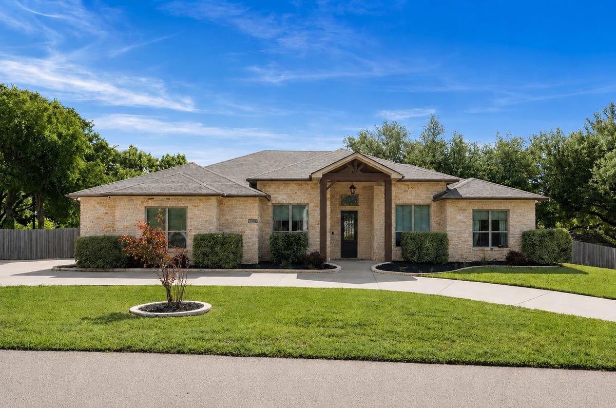View 1006 Deer XING in Doves Landing 1006 Deer XING - property photo 1 - Luxury home in Doves Landing, Salado, TX