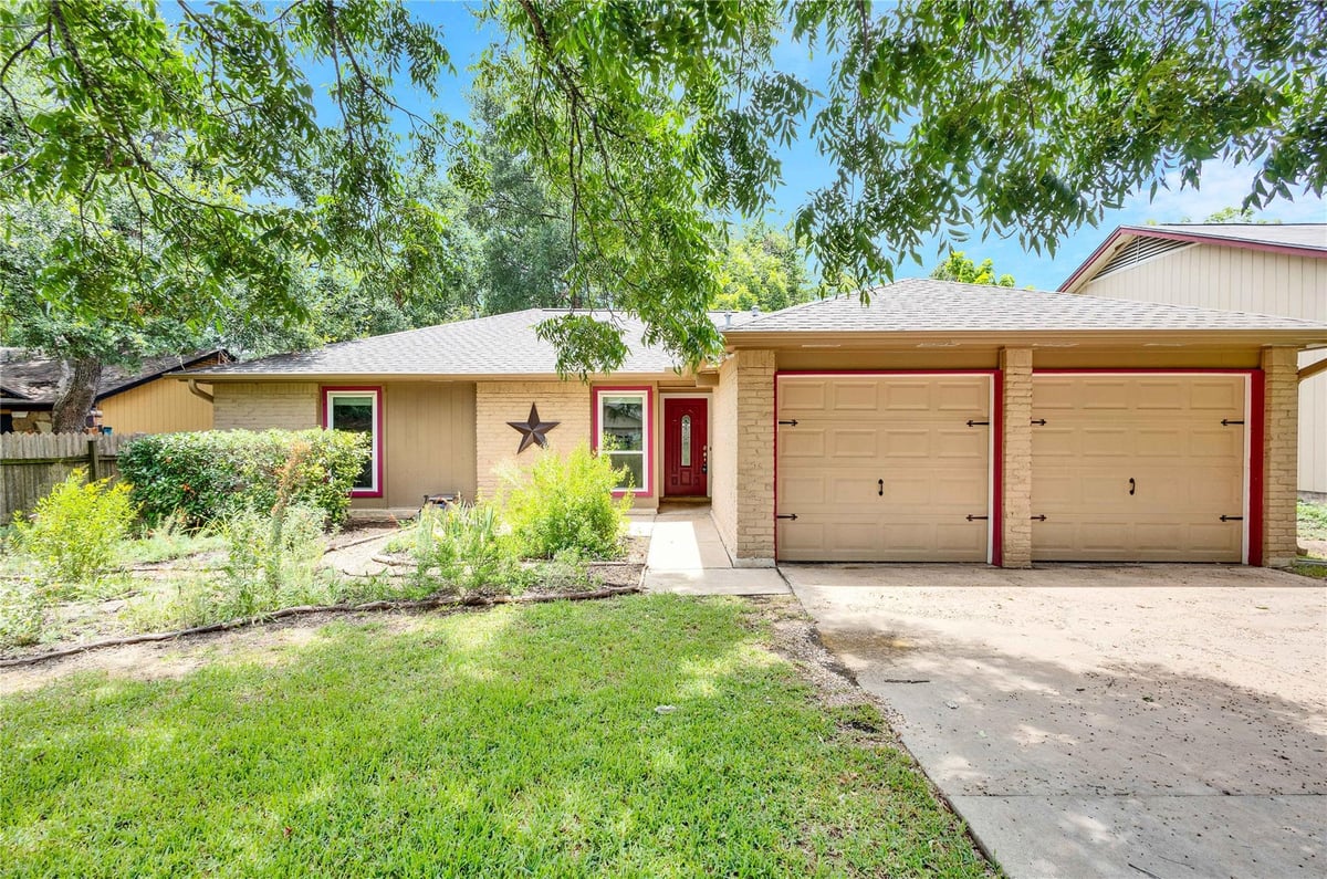View 1007 Echo LN in Carrell Oaks Sec 01 1007 Echo LN - property photo 1 - Luxury home in Carrell Oaks Sec 01, Austin, TX