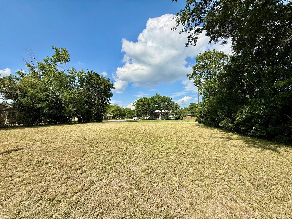 View 1007 Pancho ST in Oakview Annex Add 1007 Pancho ST - front exterior - Luxury lot in Oakview Annex Add, Lockhart, TX