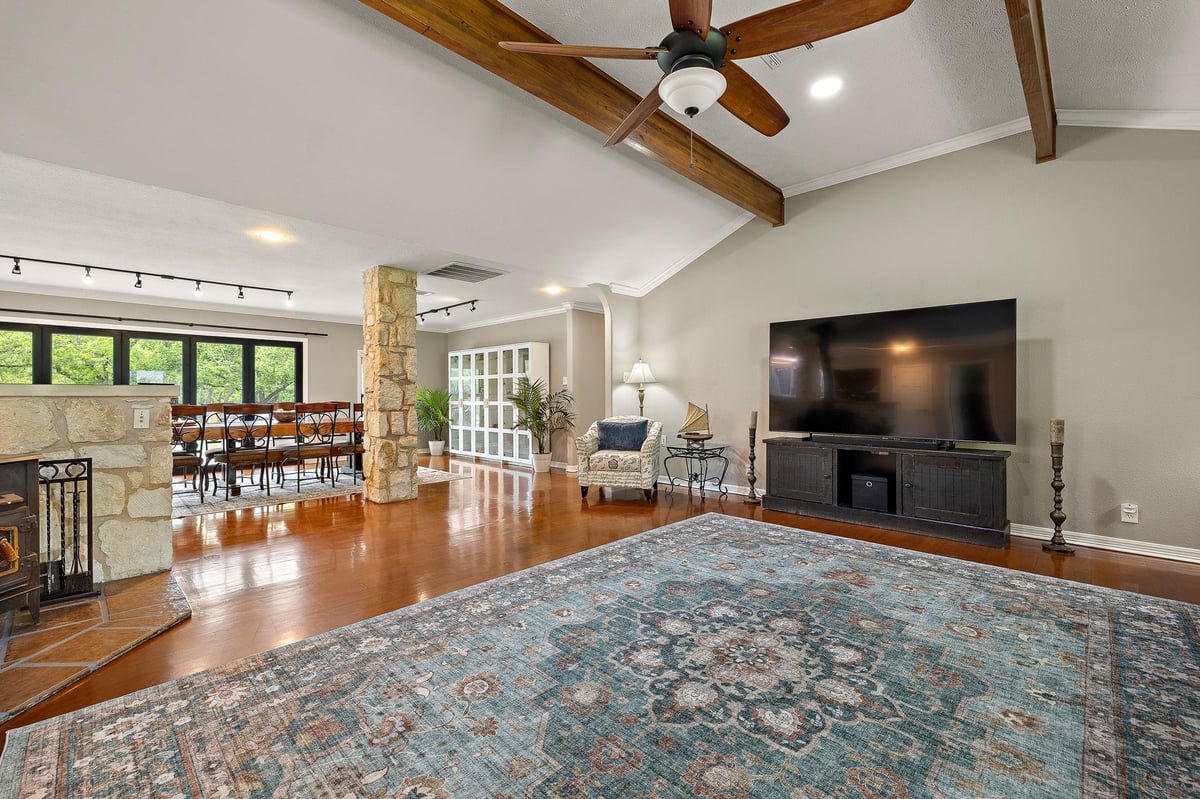Living area at 1007 S Gabriel Dr - 3 bed 2 bath home