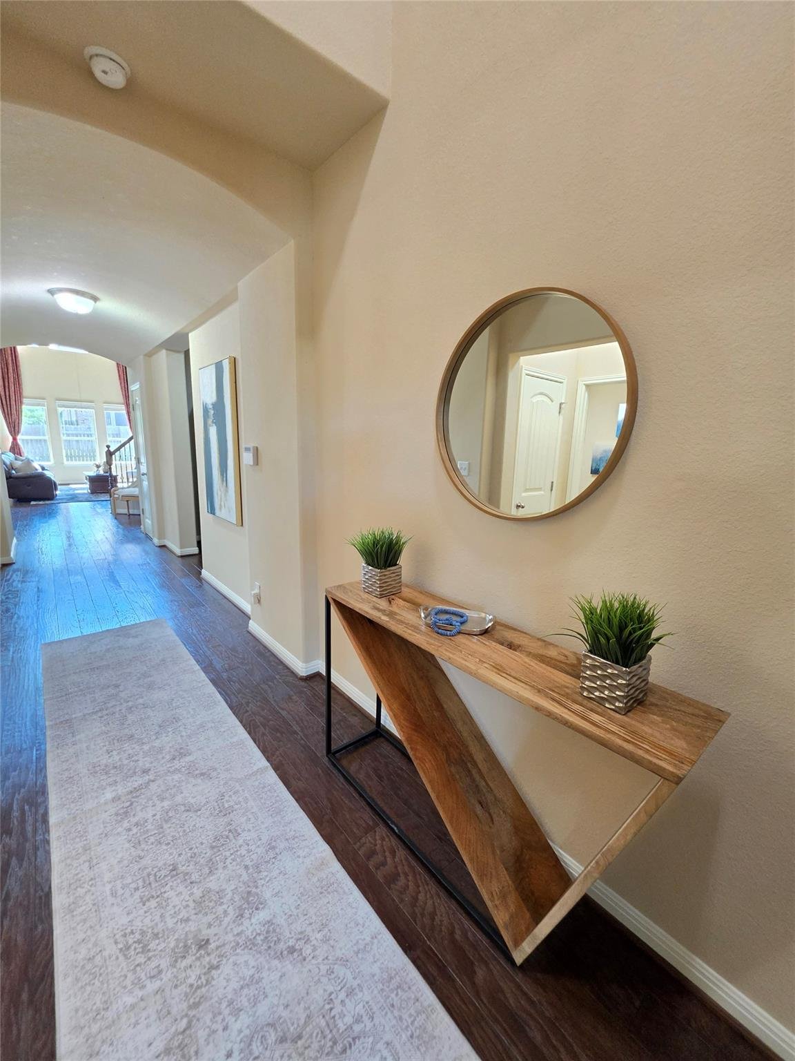 Living area at 1008 Fred Couples Ct - 5 bed 3 bath home