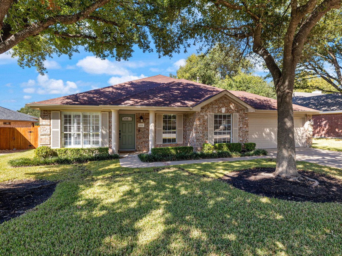 View 1008 Rocky Creek Dr in Saxony 1008 Rocky Creek Dr - property photo 1 - Luxury home in Saxony, Pflugerville, TX