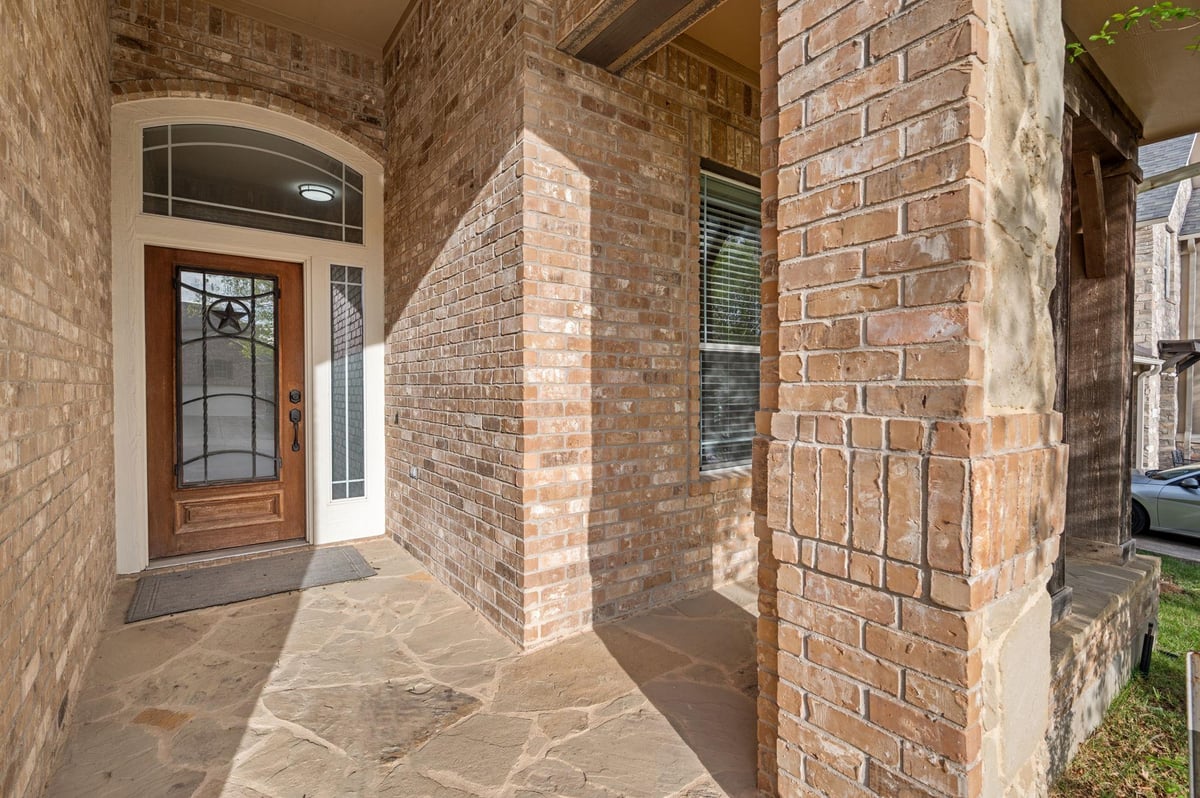 Living area at 1008 Walsh Hill Trl - 4 bed 3 bath home