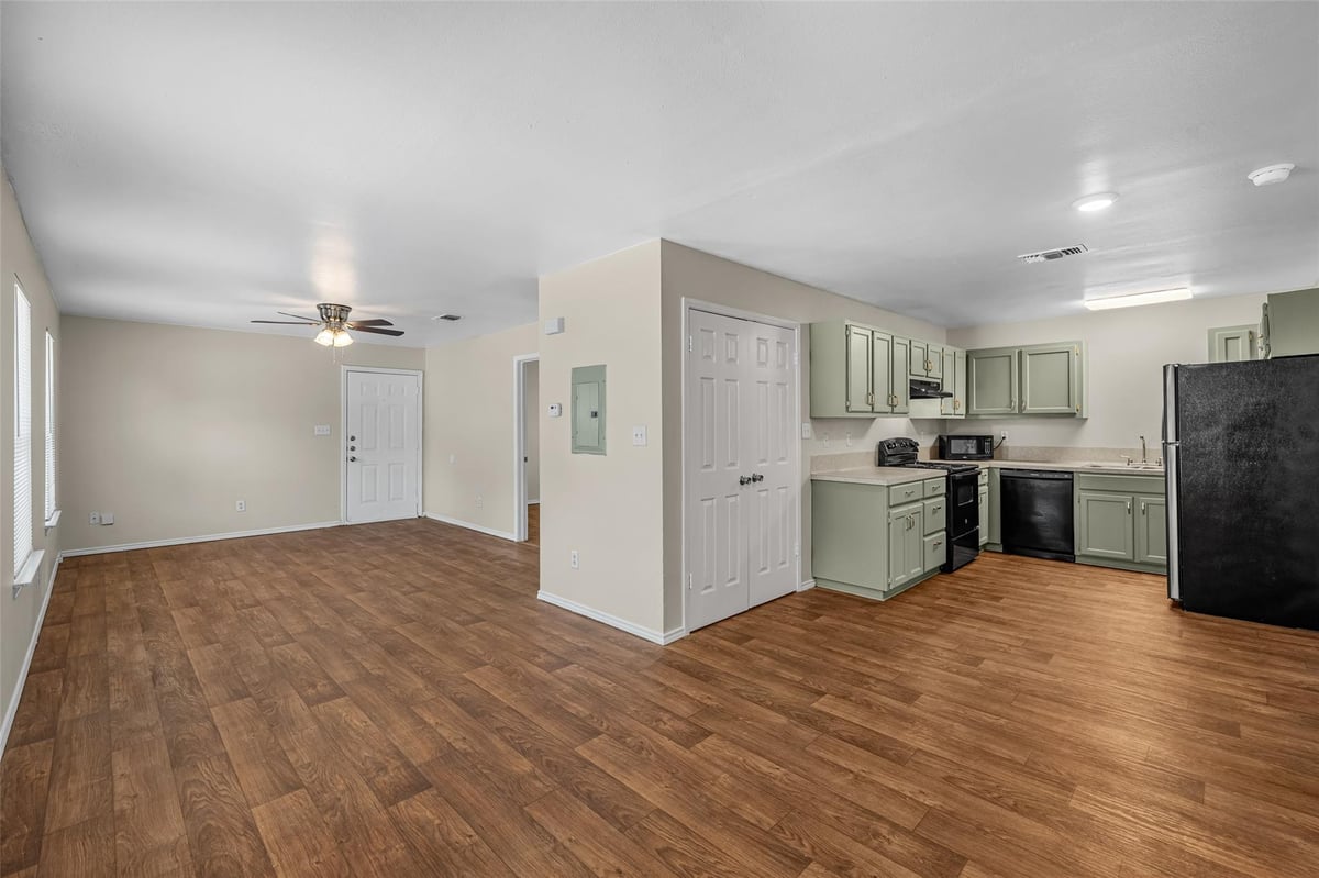 Primary bedroom at 1009-1019 Advance St - Hampton Woods, San Marcos, TX