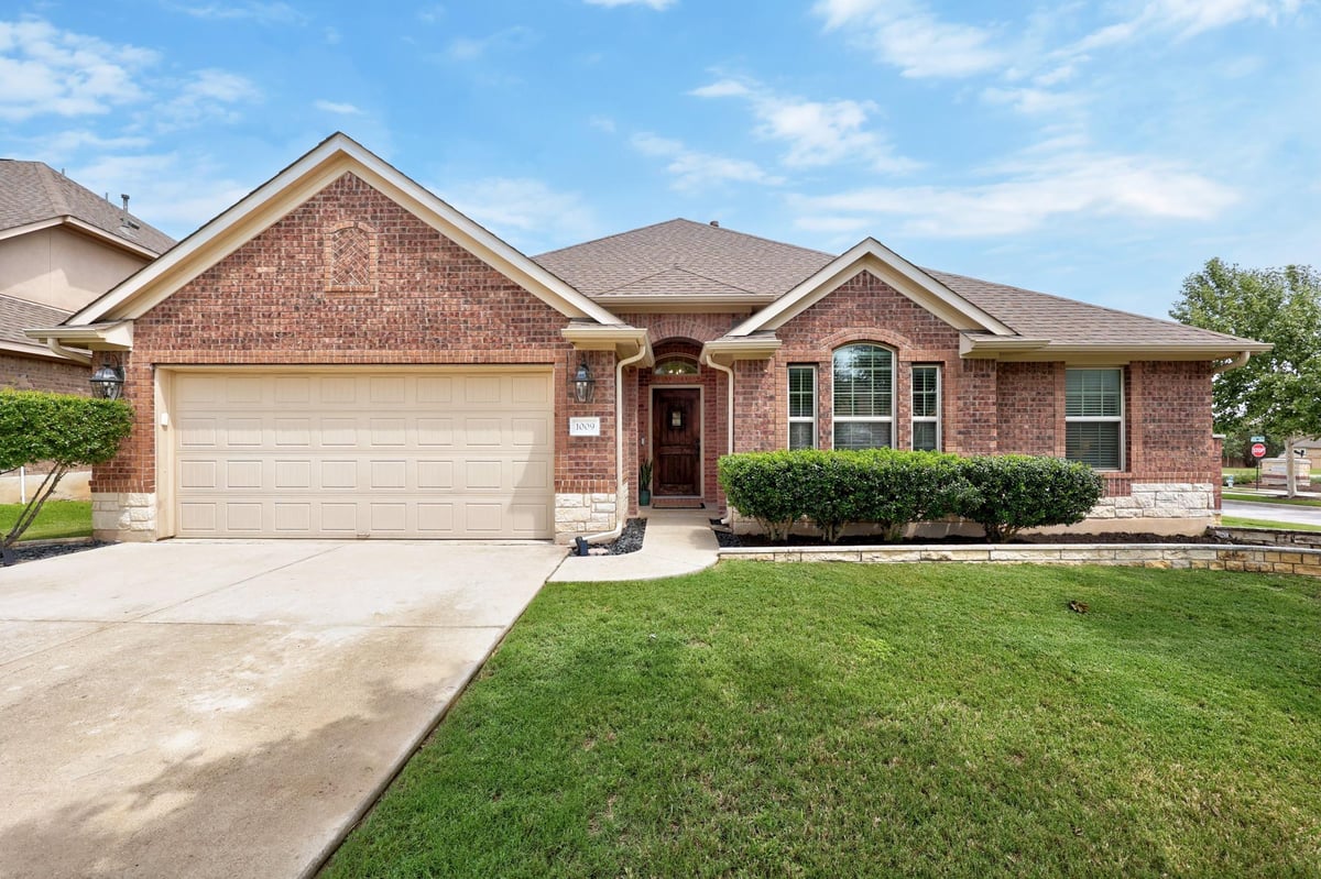 View 1009 Daylily LOOP in Teravista Sec 322a Ph 2 1009 Daylily LOOP - front exterior - Luxury home in Teravista Sec 322a Ph 2, Georgetown, TX