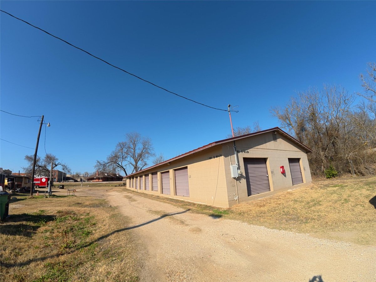 Living area at 101 & 309 S Main St Unit #A - Elgin City, Elgin, TX