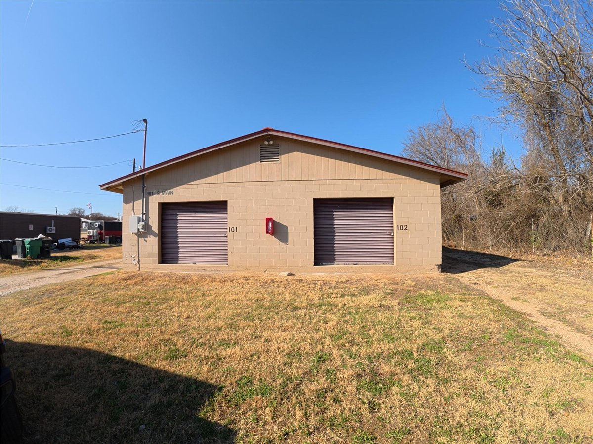 Primary bedroom at 101 & 309 S Main St Unit #A - Elgin City, Elgin, TX