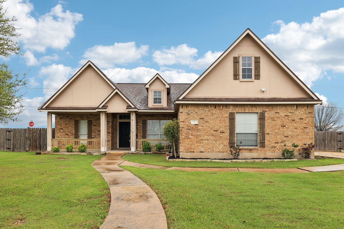 View 101 Blanco Dr in Rivers Crossing Sub 101 Blanco Dr - front exterior - Luxury home in Rivers Crossing Sub, Hutto, TX