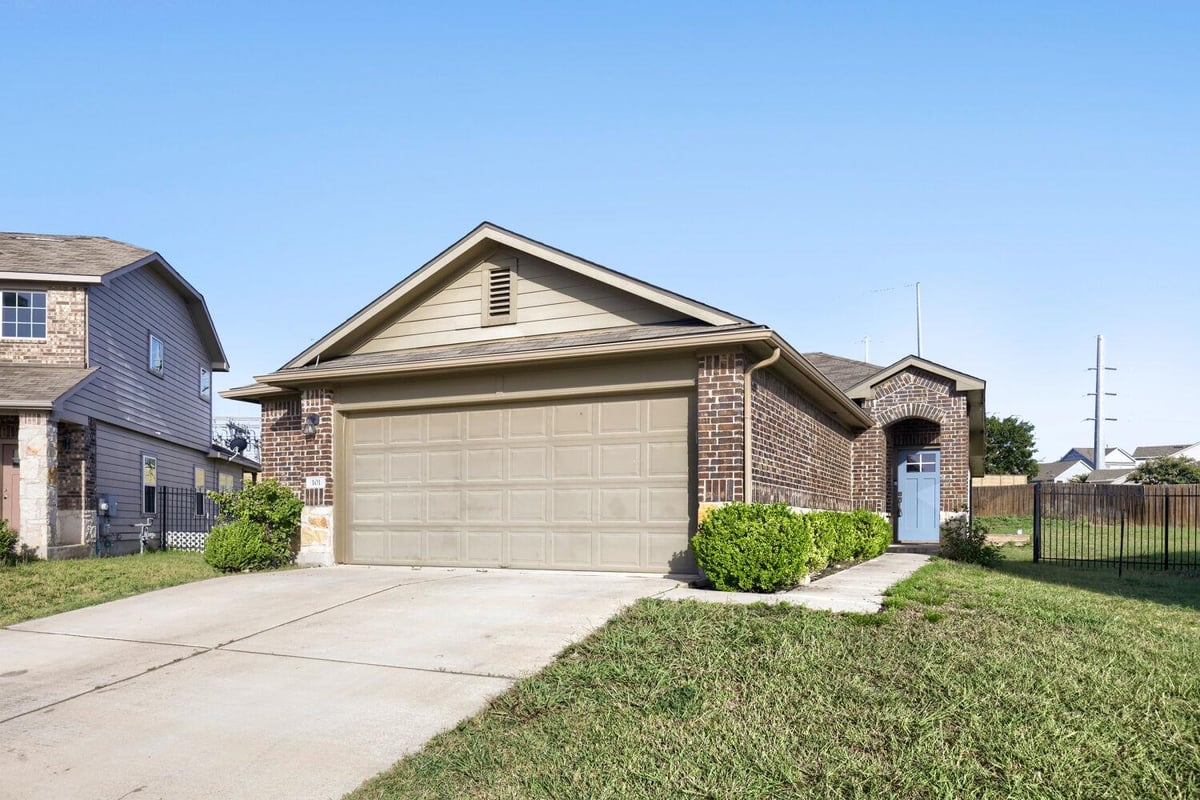 View 101 Blue Sage DR in Larkspur 101 Blue Sage DR - front exterior - Luxury home in Larkspur, Leander, TX