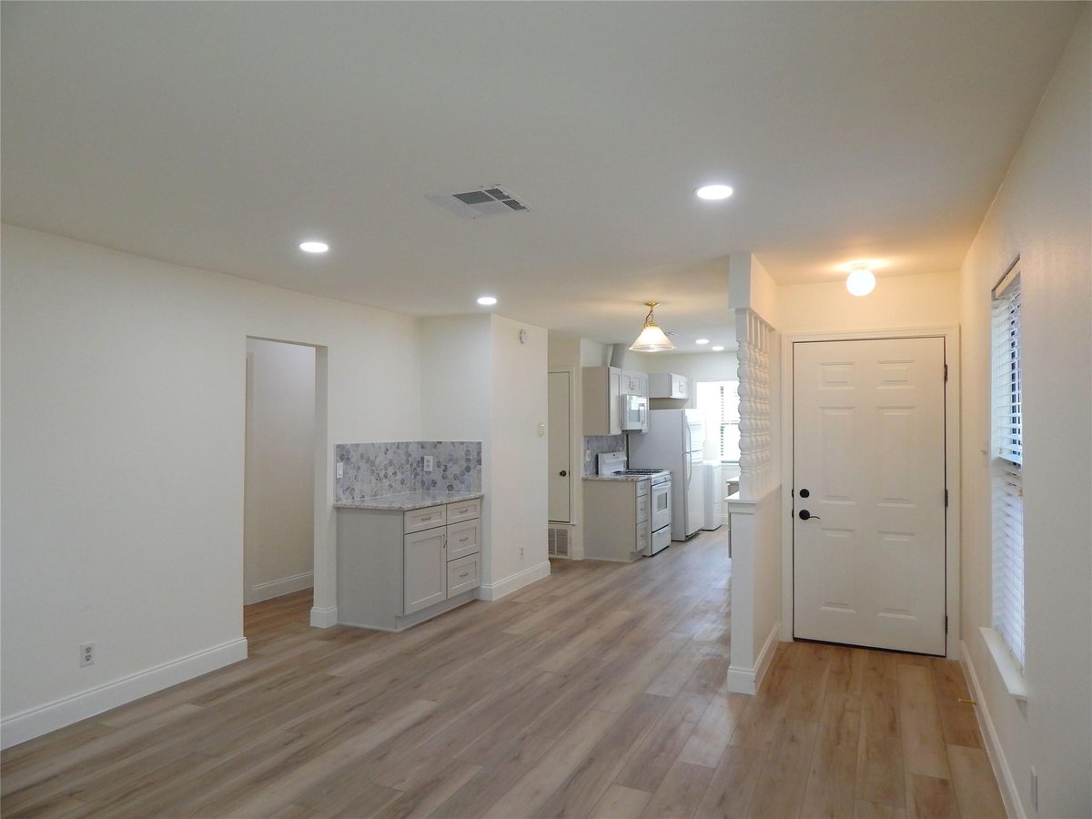 View 101 Clearday Dr Unit #104 in WOODMERE CONDOMINIUMS 101 Clearday Dr Unit #104 - front exterior - Luxury home in WOODMERE CONDOMINIUMS, Austin, TX