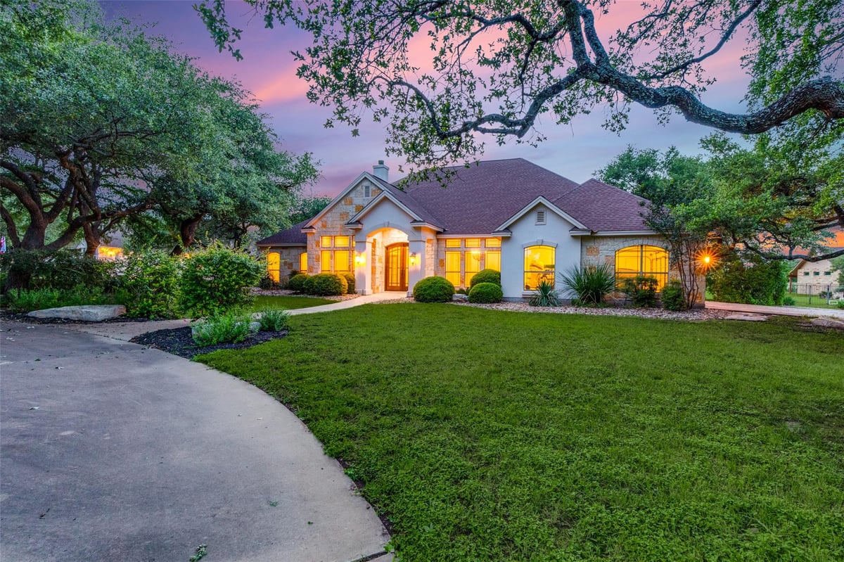 101 Copper Leaf CT - front exterior - Luxury home in Shady Oaks Estates Sec 04 Ph 04, Georgetown, TX