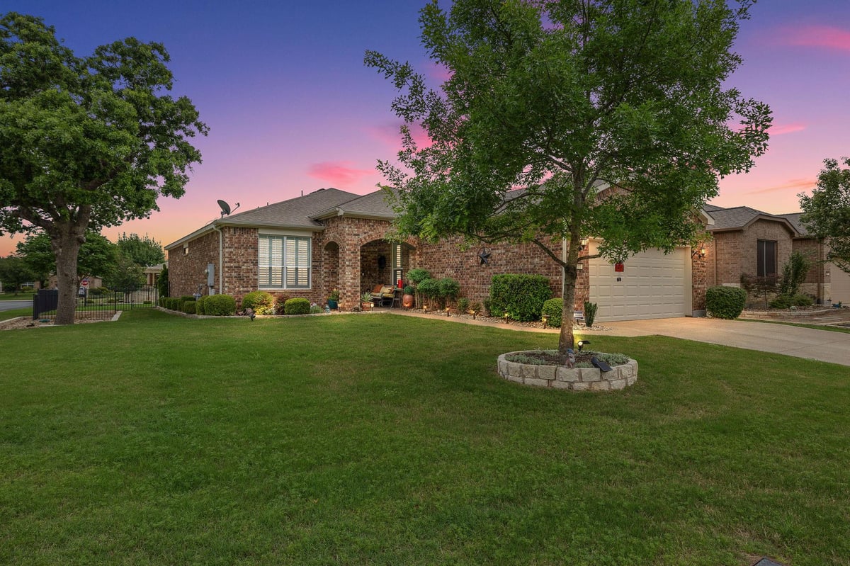 View 101 Copperas Creek Cv in Sun City Texas Neighborhood 48 PUD 101 Copperas Creek Cv - front exterior - Luxury home in Sun City Texas Neighborhood 48 PUD, Georgetown, TX