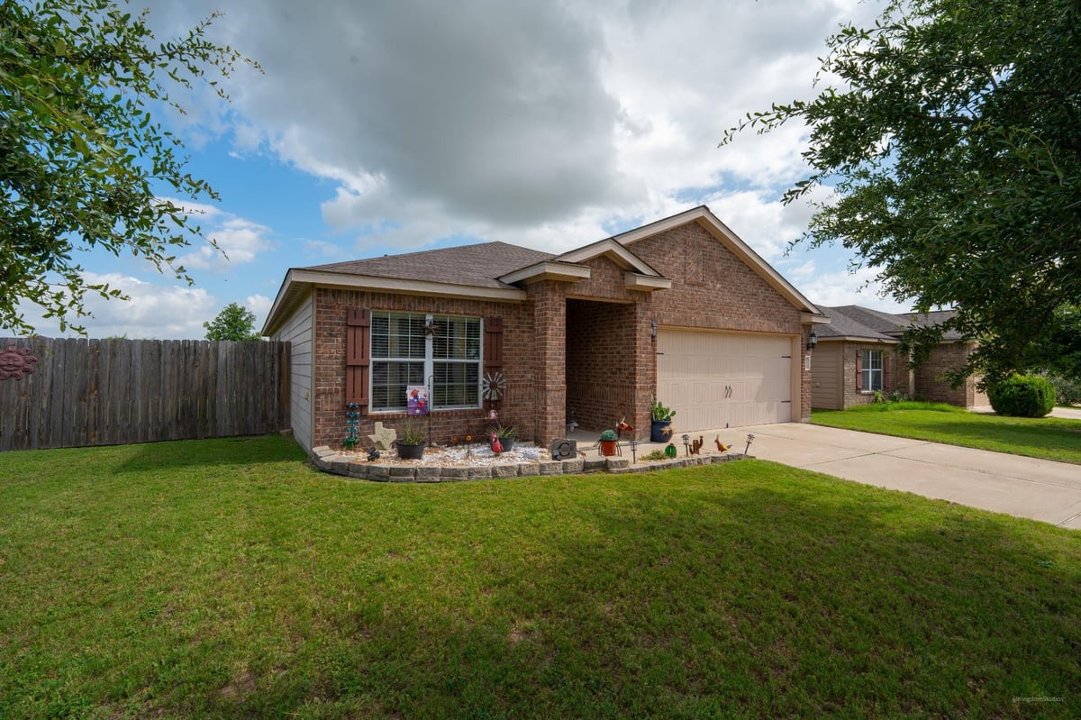 View 101 Hawkins LN in Sonterra West Sec 8-B 101 Hawkins LN - front exterior - Luxury home in Sonterra West Sec 8-B, Jarrell, TX
