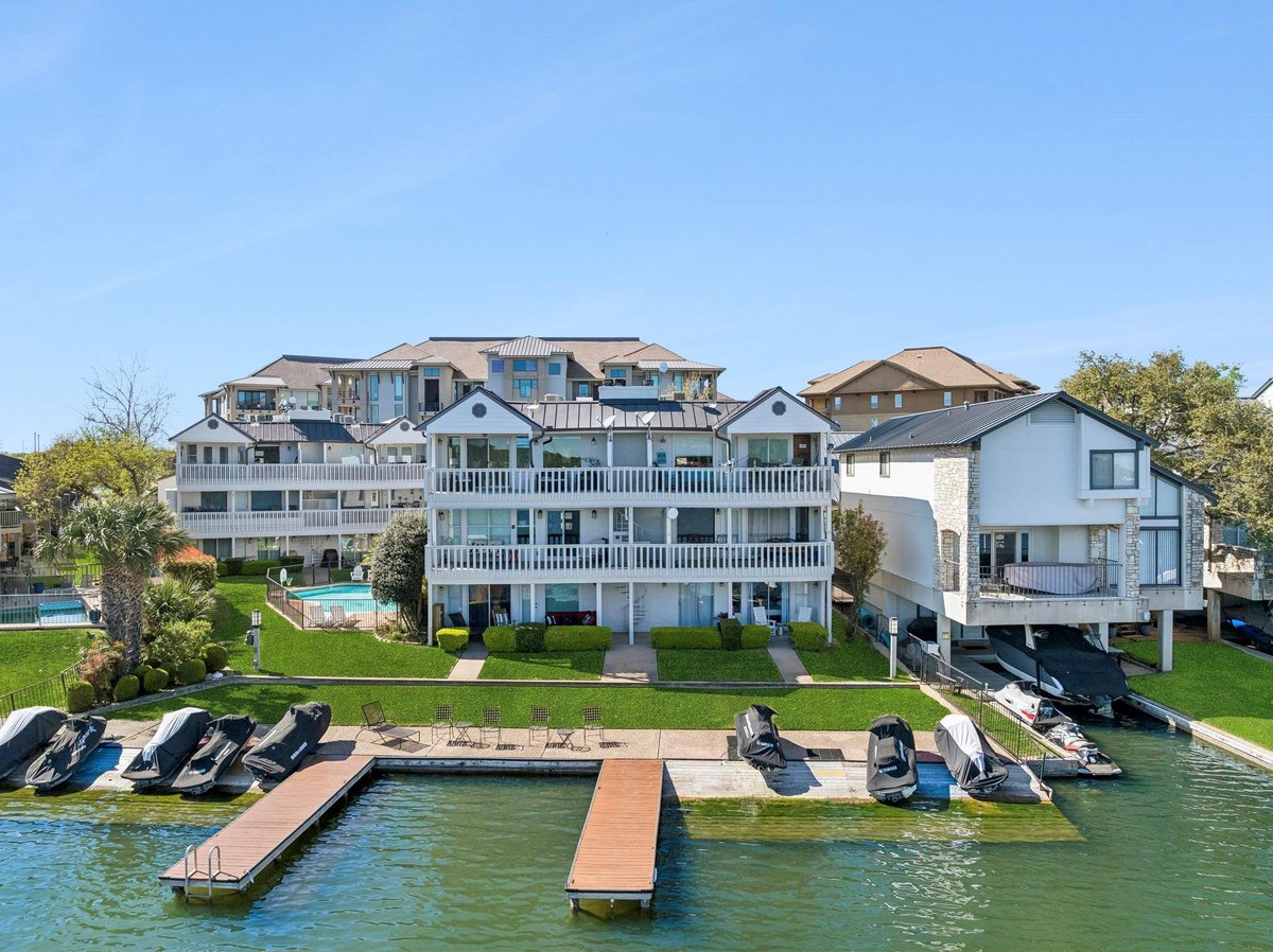 101 Island DR - front exterior - Luxury home in Island Village HSB, Horseshoe Bay, TX