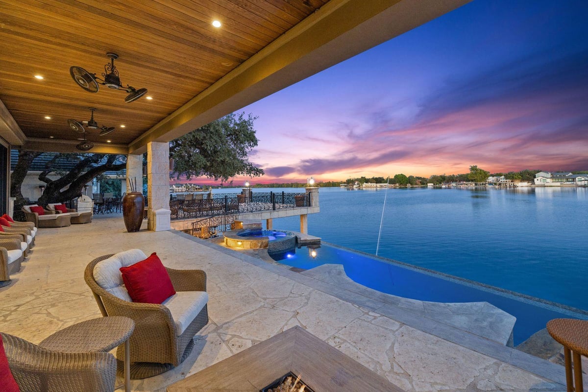 Living area at 101 Matern Ct - 7 bed 7 bath home