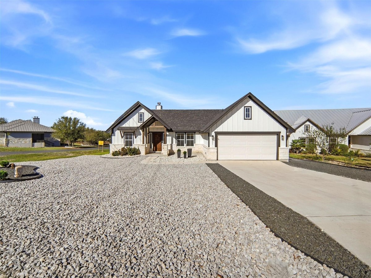 View 101 N Jerry Gray in ROCKIN J RANCH 101 N Jerry Gray - front exterior - Luxury home in ROCKIN J RANCH, Blanco, TX