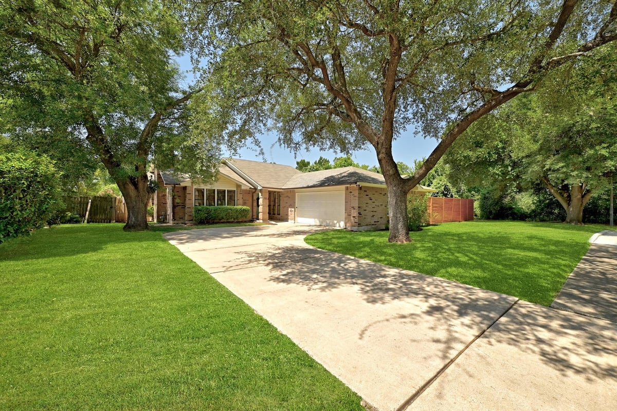 View 101 Redwood LN in Saxony 101 Redwood LN - property photo 1 - Luxury home in Saxony, Pflugerville, TX