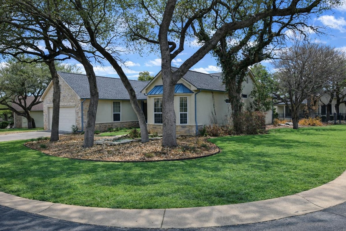 101 Scissortail Trl - front exterior - Luxury home in Sun City Georgetown Neighborhood 12A Ph 02 Pu, Georgetown, TX