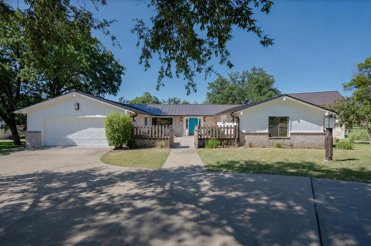 101 Third Sid - front exterior - Luxury home in Horseshoe Bay Proper, Horseshoe Bay, TX