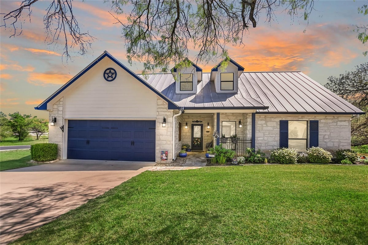 101 Western SPUR - front exterior - Luxury home in Horseshoe Bay Proper, Horseshoe Bay, TX