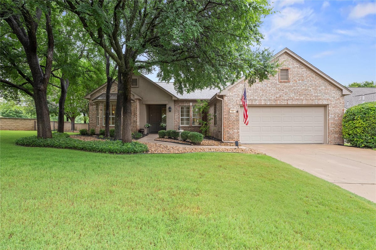 View 101 Yaupon LN in Sun City 101 Yaupon LN - front exterior - Luxury home in Sun City, Georgetown, TX