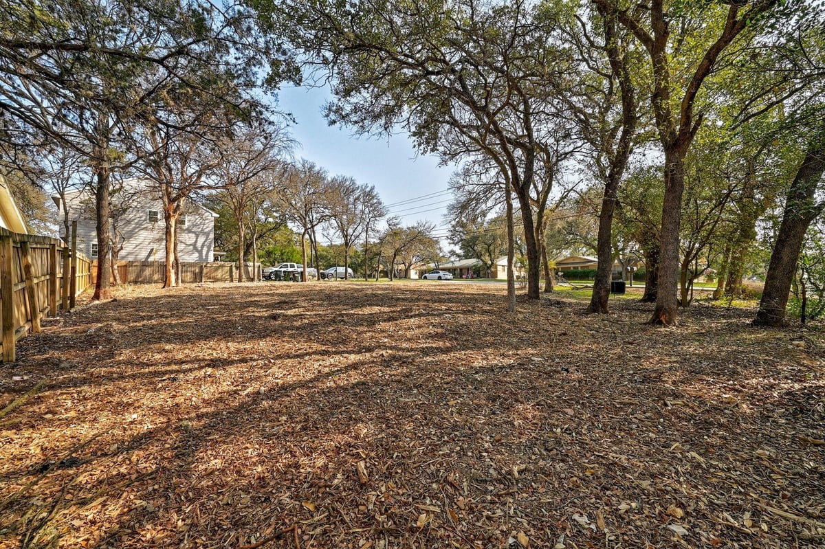 View 1010 Hazelton St in Westover 1010 Hazelton St - front exterior - Luxury lot in Westover, San Marcos, TX