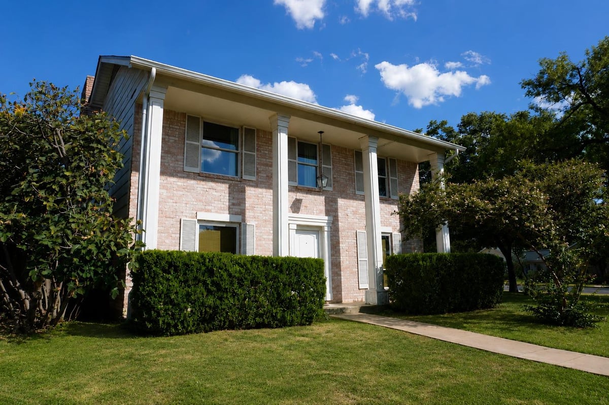 View 10101 Parkfield DR in Quail Creek Ph 03 Sec 01 10101 Parkfield DR - property photo 1 - Luxury home in Quail Creek Ph 03 Sec 01, Austin, TX