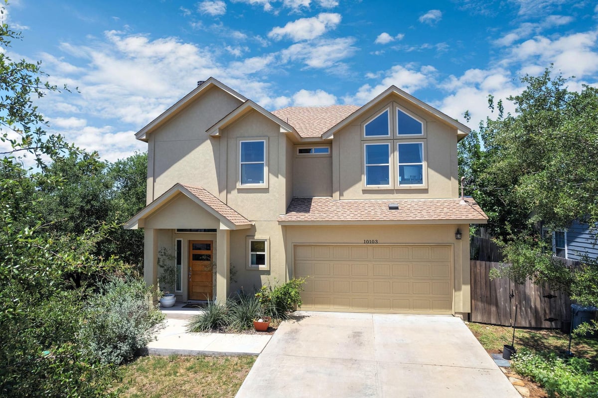 View 10103 Twin Lake LOOP in Deer Creek Ranch - Twin Lake Hills 10103 Twin Lake LOOP - front exterior - Luxury home in Deer Creek Ranch - Twin Lake Hills, Dripping Springs, TX