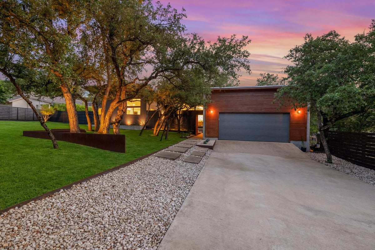 Living area at 10109 Devereux Dr - 4 bed 3 bath home