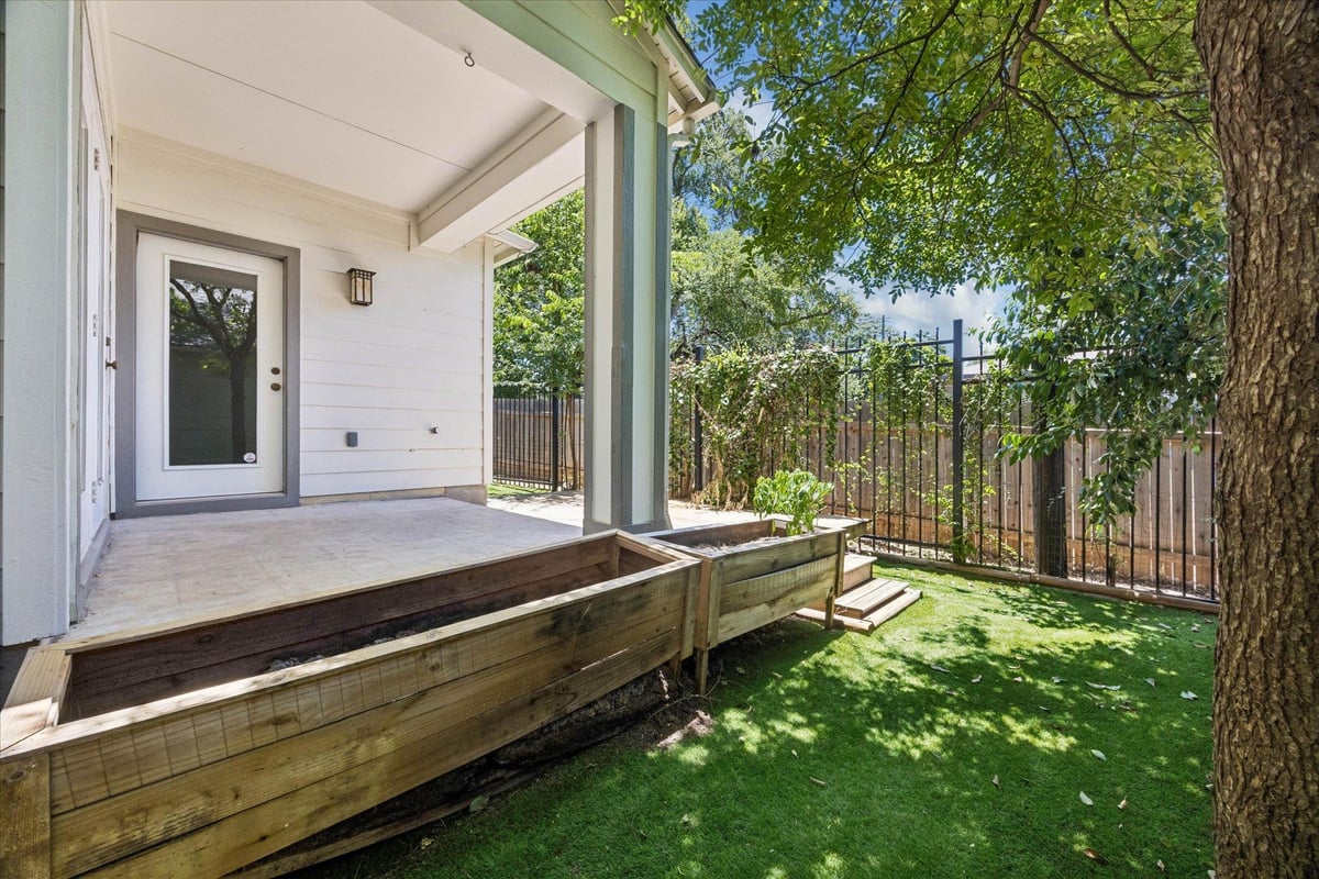 View 1011 Brodie ST Unit #15 in Bouldin Creek Cottages Amd 1011 Brodie ST Unit #15 - front exterior - Luxury home in Bouldin Creek Cottages Amd, Austin, TX