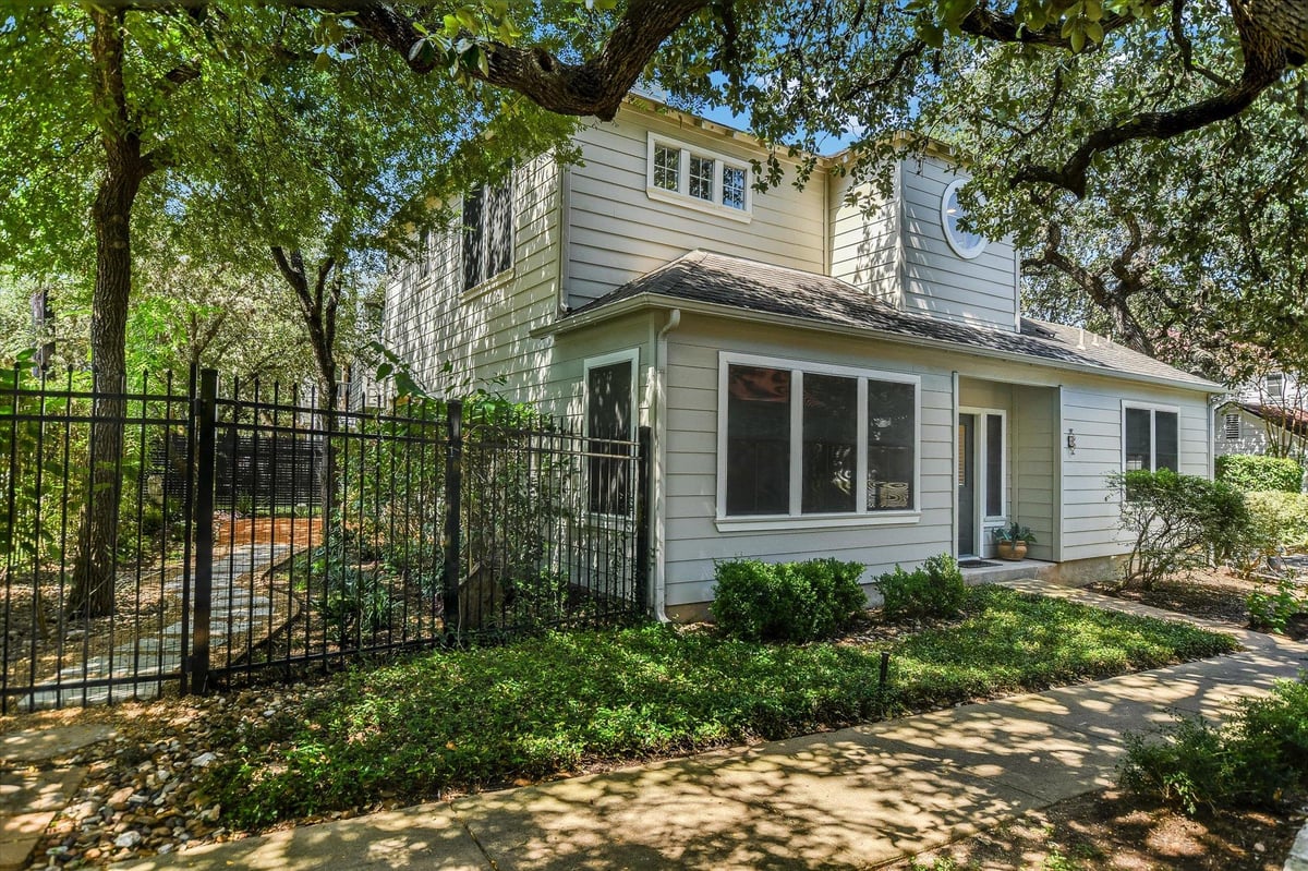 View 1011 Brodie ST Unit #8 in BOULDIN CREEK COTTAGES AMEND 1011 Brodie ST Unit #8 - front exterior - Luxury home in BOULDIN CREEK COTTAGES AMEND, Austin, TX