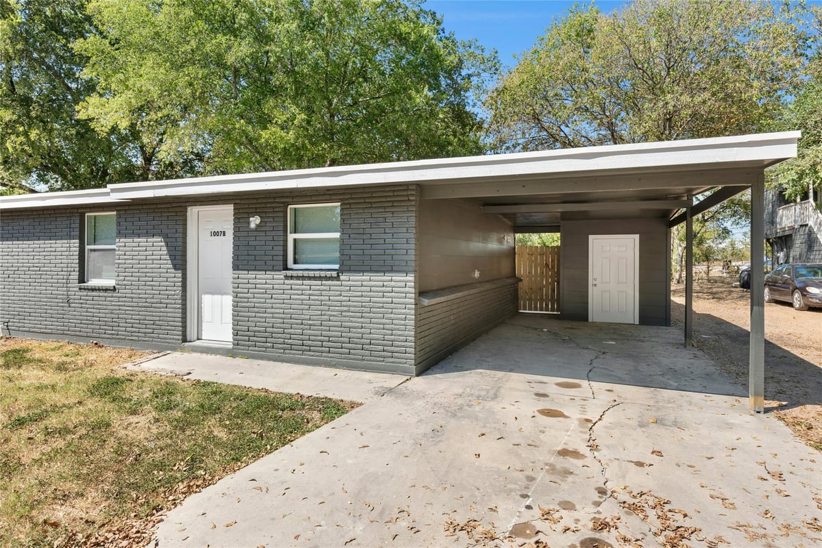 View 1011 Hackberry St Unit #A&B in Fairlawn Add 1011 Hackberry St Unit #A&B - front exterior - Luxury home in Fairlawn Add, San Marcos, TX
