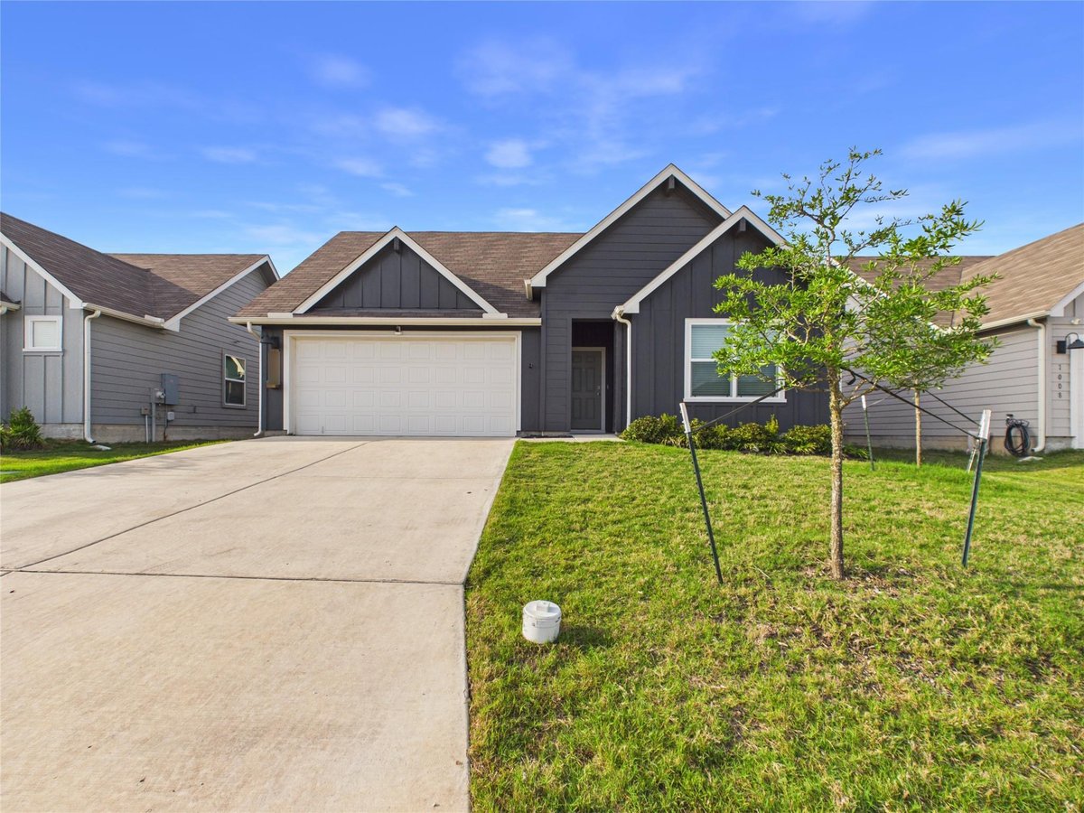View 1012 Betsy Dr in Swenson Heights 1012 Betsy Dr - front exterior - Luxury home in Swenson Heights, Seguin, TX