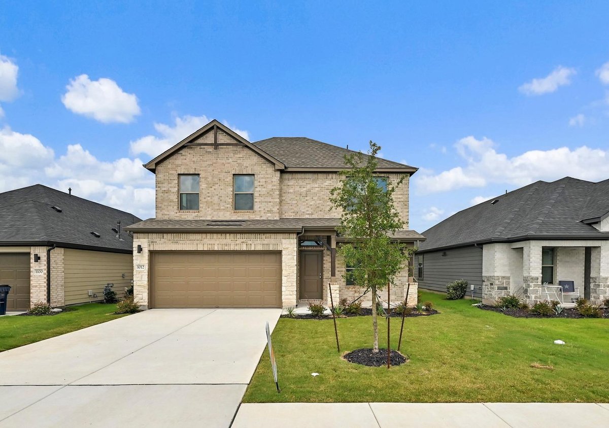 View 1012 Universal DR in Prairie Winds 1012 Universal DR - front exterior - Luxury home in Prairie Winds, Hutto, TX