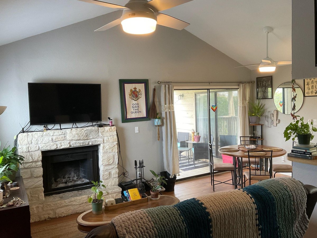 Living area at 1013  Chestnut St  #Building C, Unit 5 - 2 bed 2 bath home