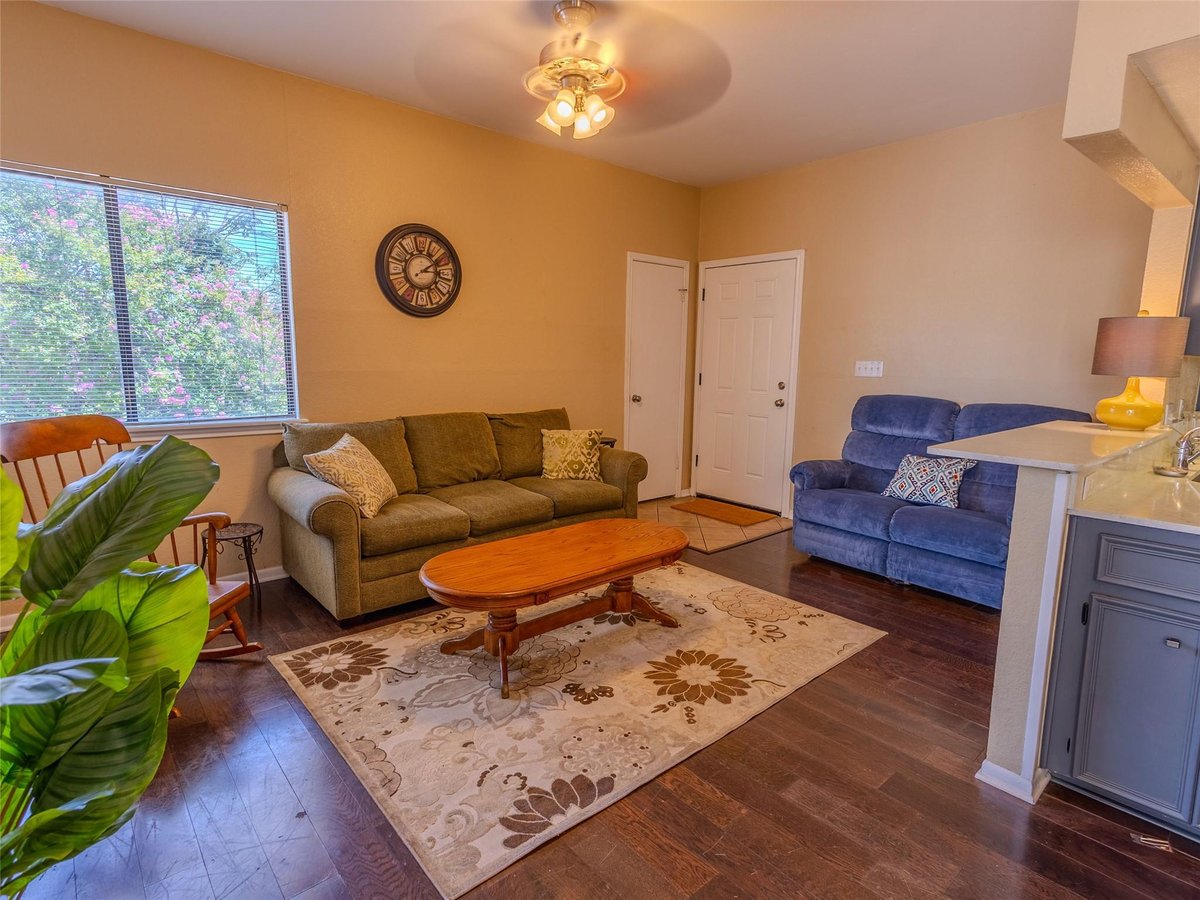 Living area at 1013 Chestnut St Unit #4 - 2 bed 2 bath home