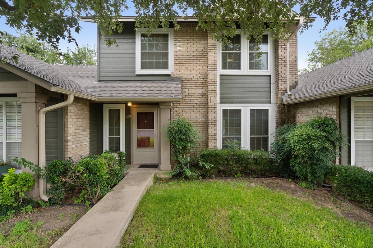View 1015 E Yager Ln Unit #129 in Coppertree Condo Ph 03 1015 E Yager Ln Unit #129 - front exterior - Luxury home in Coppertree Condo Ph 03, Austin, TX