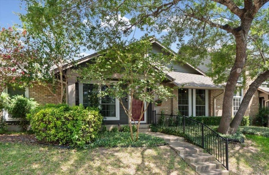 View 1015 E Yager LN Unit #161 in Coppertree Condo 1015 E Yager LN Unit #161 - front exterior - Luxury home in Coppertree Condo, Austin, TX