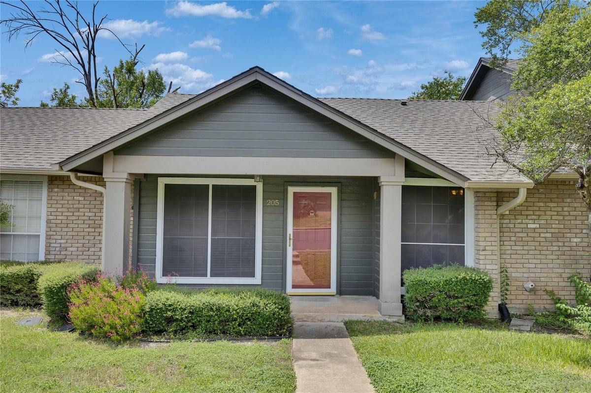 View 1015 E Yager LN Unit #205 in Austin 1015 E Yager LN Unit #205, photo 1, Austin, Austin, TX