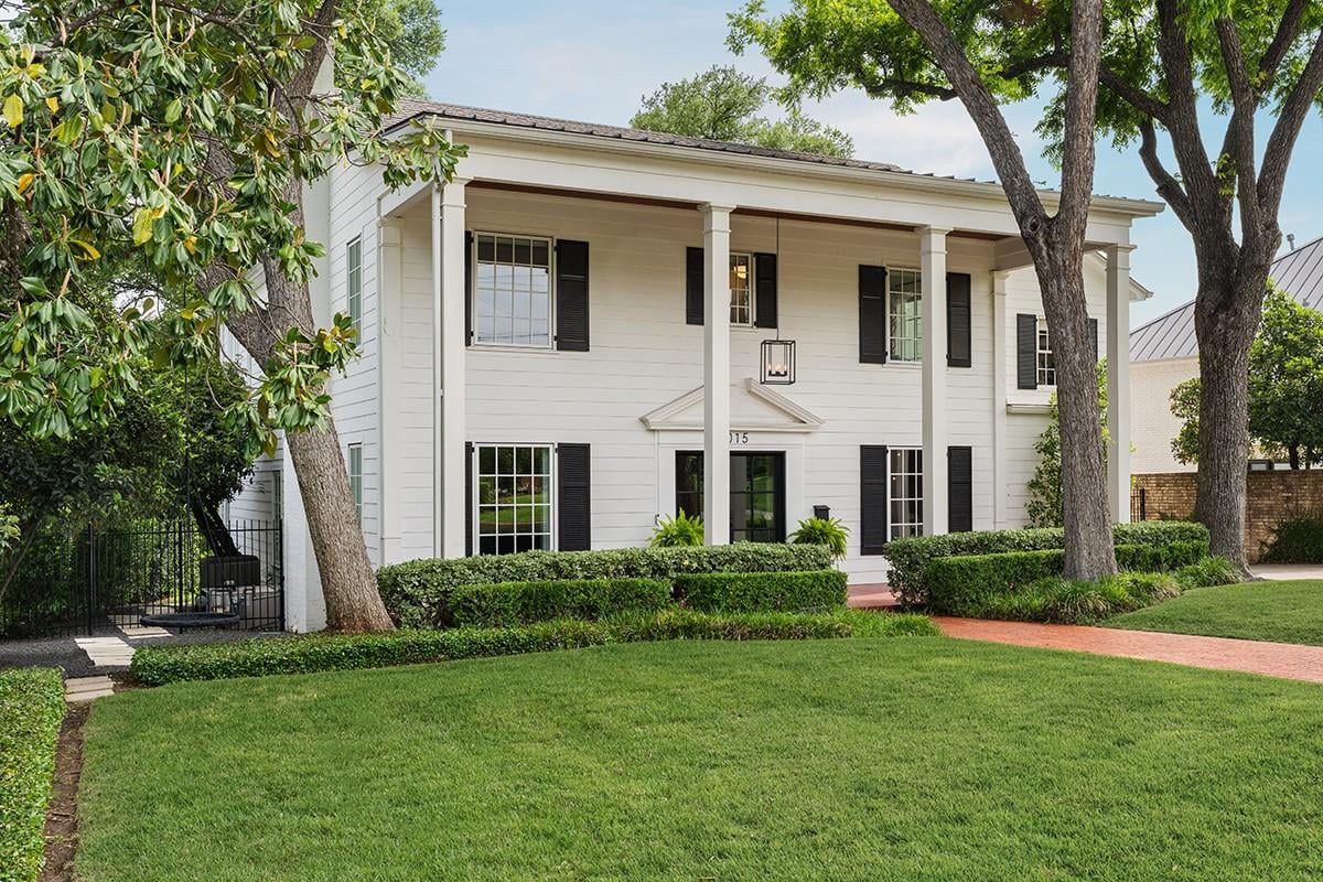 View 1015 Gaston Ave in Pemberton Heights 1015 Gaston Ave - property photo 1 - Luxury home in Pemberton Heights, Austin, TX