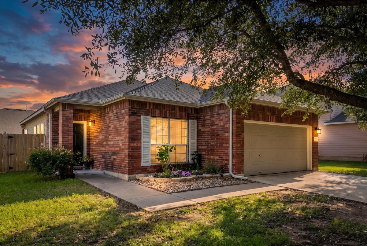 View 1015 Hondo LN in Enclave/Brushy Crk Sec 03 1015 Hondo LN - front exterior - Luxury home in Enclave/Brushy Crk Sec 03, Hutto, TX