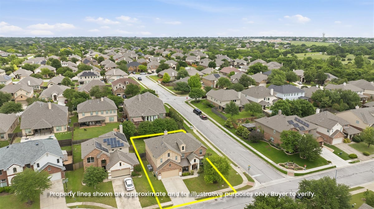 Living area at 1015 Preserve Pl - 4 bed 2 bath home