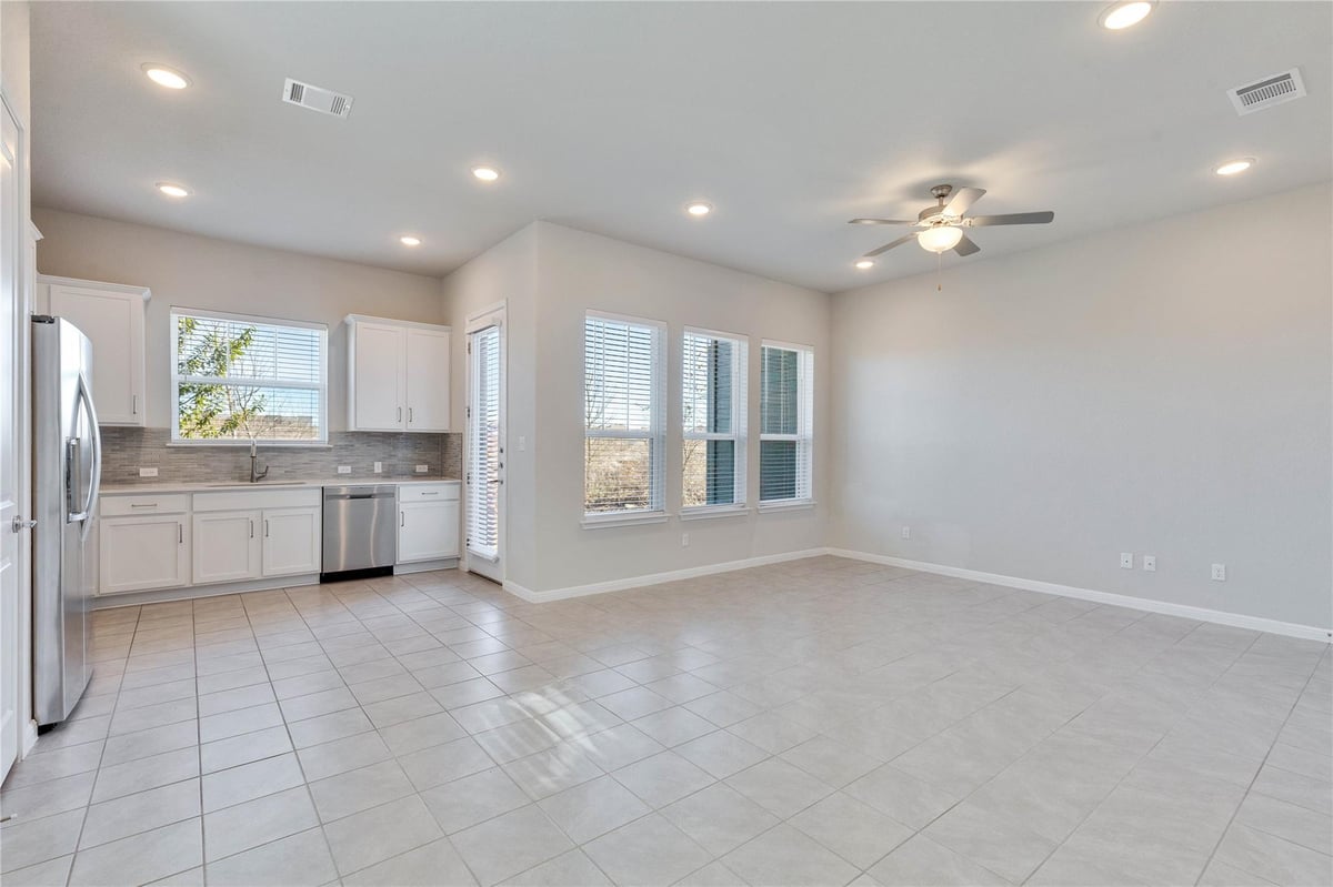 1015 Vista View DR Unit #502 - property photo 1 - Luxury home in Vista Vera, Georgetown, TX