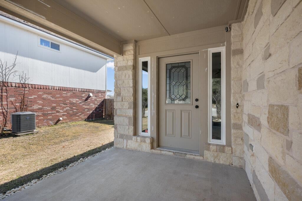 View 1016 Flanagan DR in Benbrook ranch 1016 Flanagan DR - front exterior - Luxury home in Benbrook ranch, Leander, TX